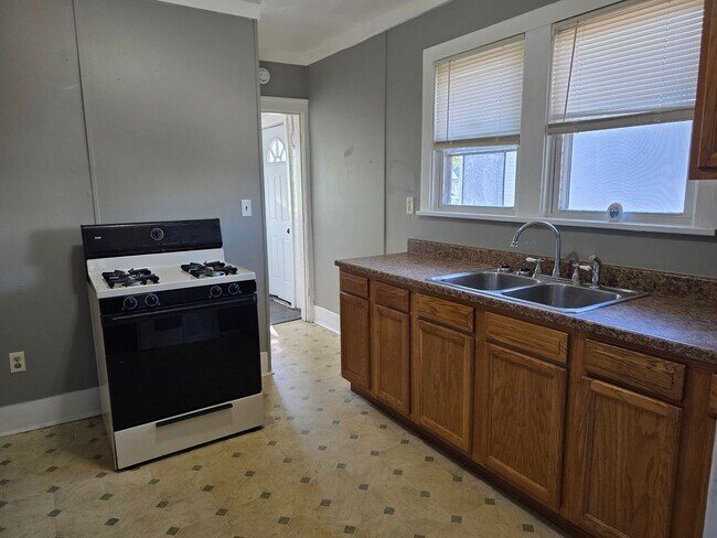 Foto del edificio - 2-Bedroom, 1-Bathroom Home with Basement – $1,350/Month