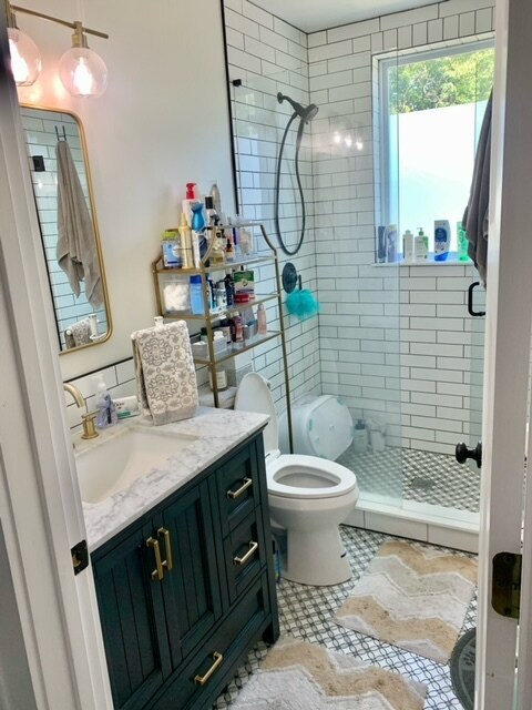 bath - 1328 Herschel Ave