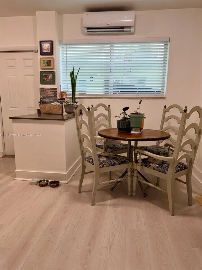 Foto del edificio - 1198 Marseille Dr