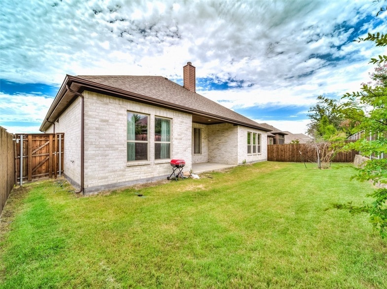Building Photo - 401 Lake Cove Dr
