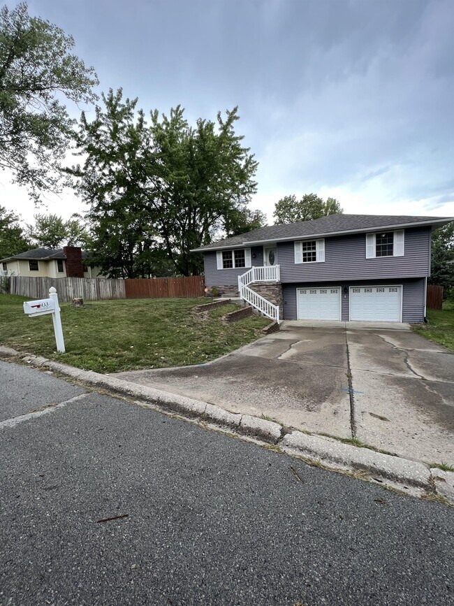 Building Photo - 503 Applewood Rd