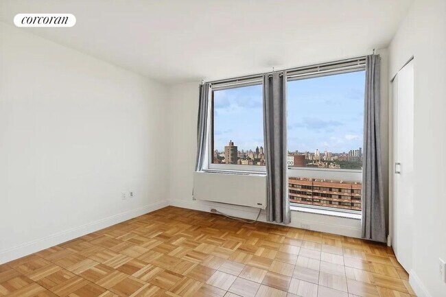 Foto del edificio - 215 E 96th St