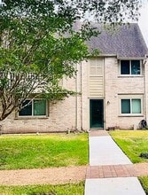 Building Photo - 2112 Greenbriar Colony Dr