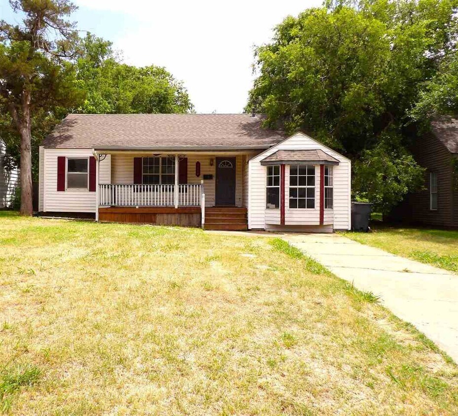 Foto principal - 1714 NW Cherry Ave