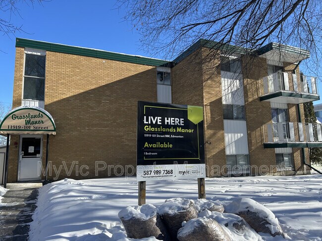 Photo du bâtiment - 11919-11101 101 St NW