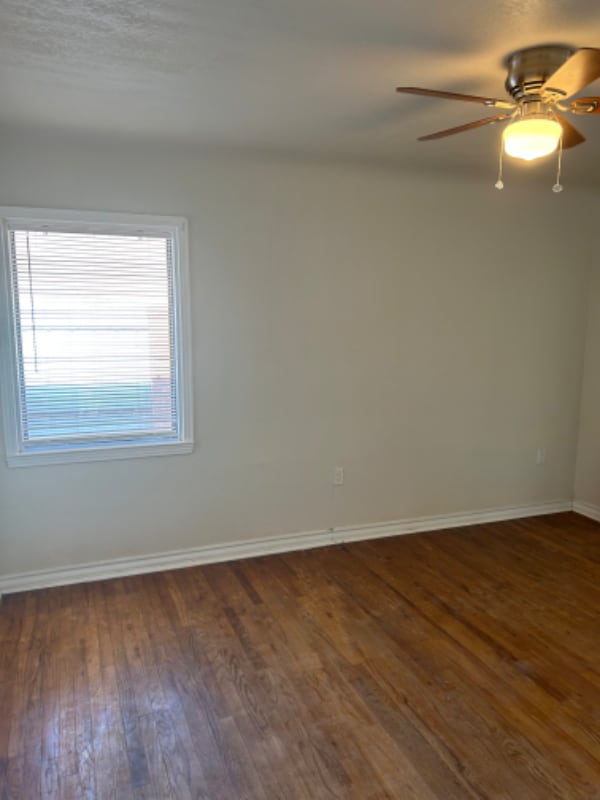 Building Photo - 3211 Delano Ave