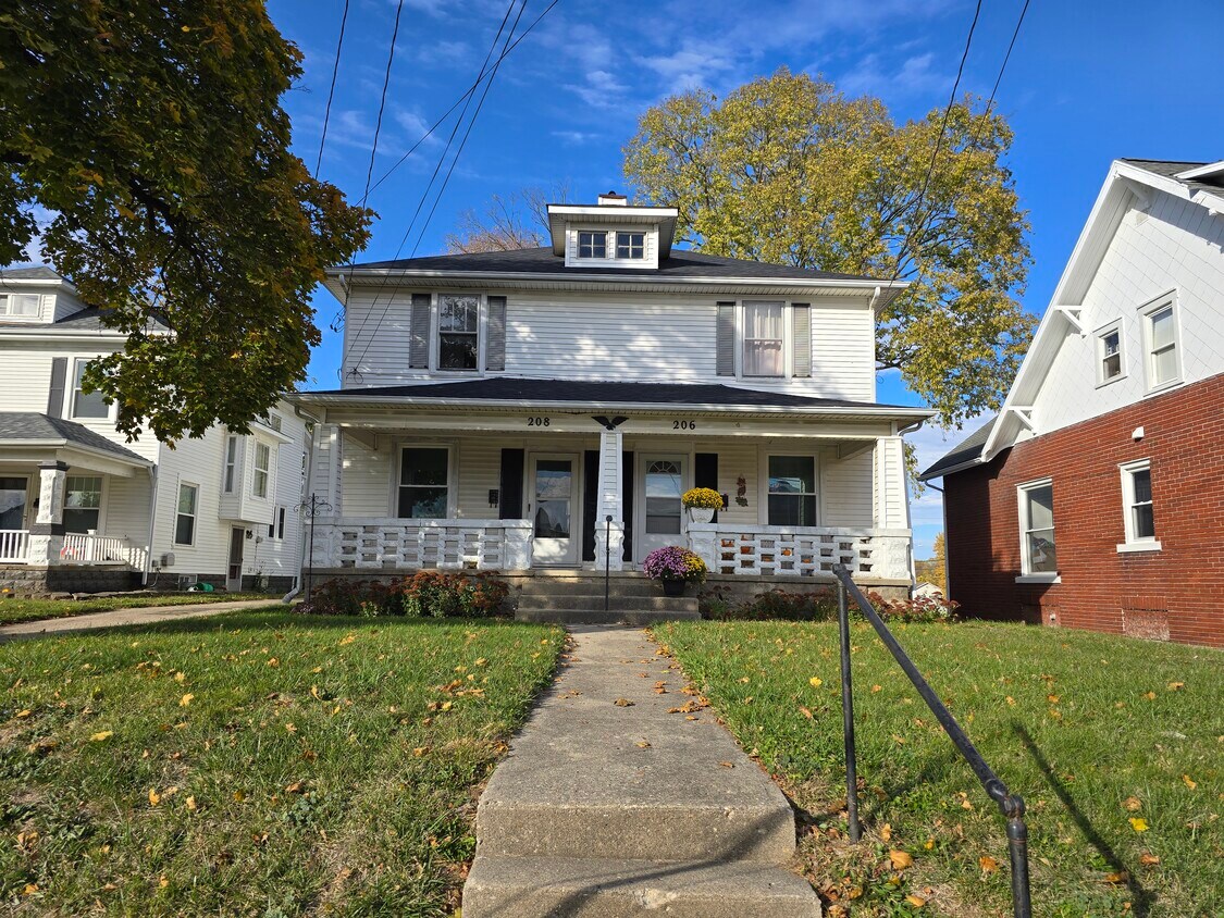 Primary Photo - 208 Pike St