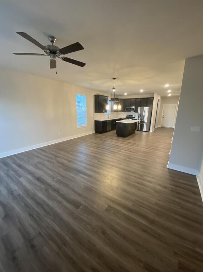 Building Photo - 265 Farmstead Dr E