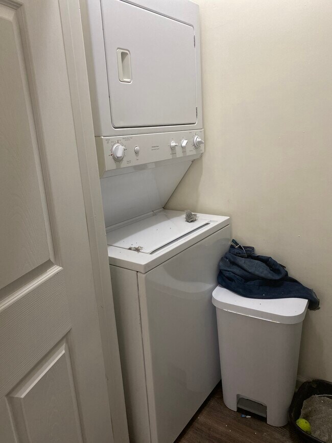 Building Photo - 304 Foreman Ave