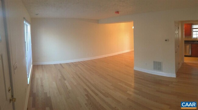 Building Photo - 104 Longwood Dr