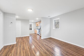 Building Photo - 72 McAdoo Ave