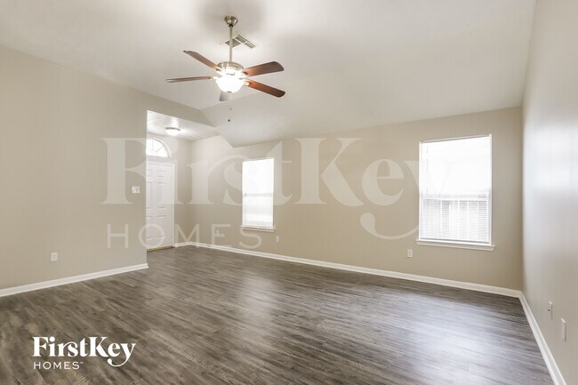 Foto del edificio - 19375 Strathmore Pl Ln