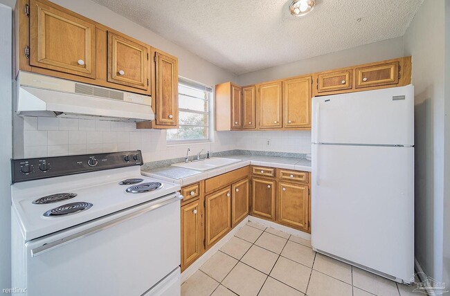 Building Photo - 2 br, 2 bath House - 7010 NE Oakfield Rd