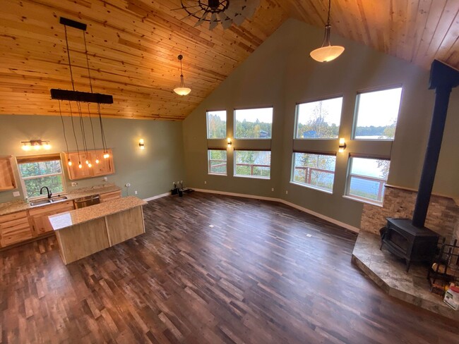 Building Photo - A Mirror Lake Dream Home!  (3) Bed, (2) ba...