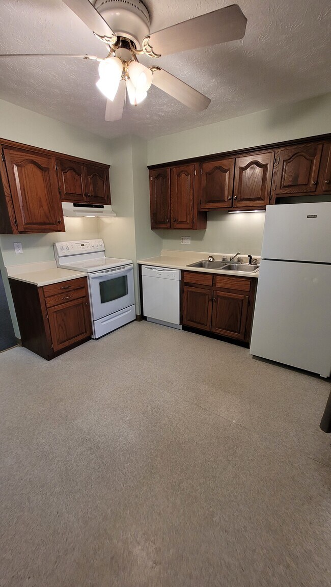 Kitchen - 1173 N Carpenter Rd
