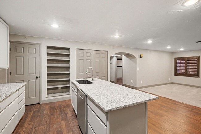 Building Photo - 5634 W Ida Dr