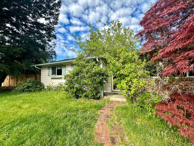 Foto del edificio - 3 bedroom, single level, 3-car garage spac...