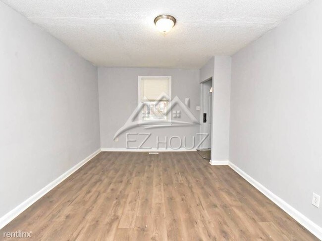 Building Photo - 3 br, 1 bath Apartment - 4809 Beaufort Ave