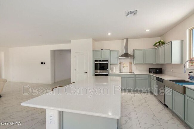 Foto del edificio - 40838 W Somers Dr