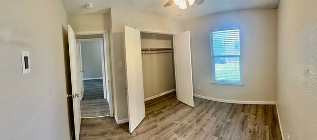 Building Photo - 1516 Kelly Ln