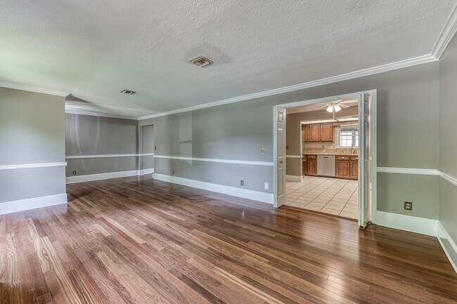 Foto del edificio - 2734 E Oakland Ave