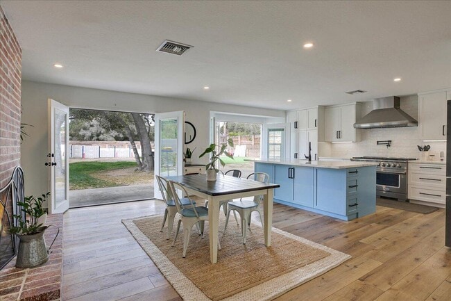 Building Photo - 3253 Courtney Dr