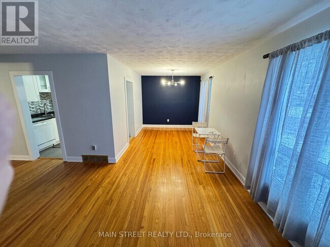 Photo du bâtiment - 57 Dunning Ave