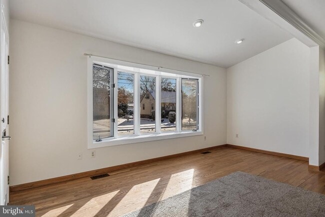 Foto del edificio - 306 Lincoln Ave