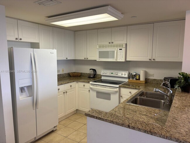 Foto del edificio - 19501 W Country Club Dr