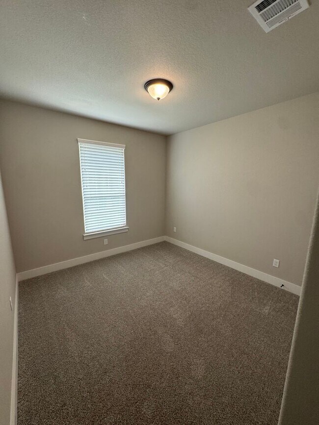 Foto del edificio - COMING SOON 3/2/2 - GREAT NEIGHBORHOOD - GODLEY ISD