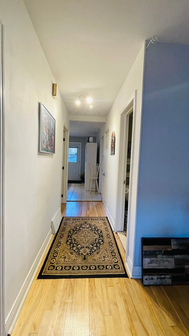 Building Photo - 2560 Rue Tillemont