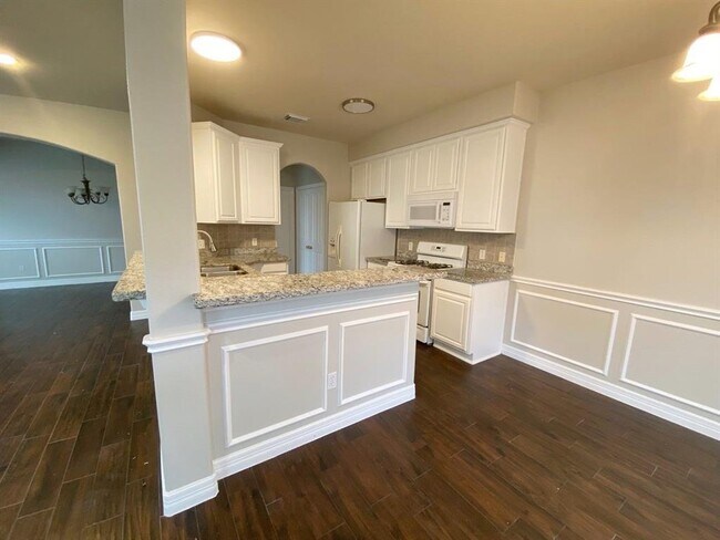 Building Photo - 6406 E Linpar Ct