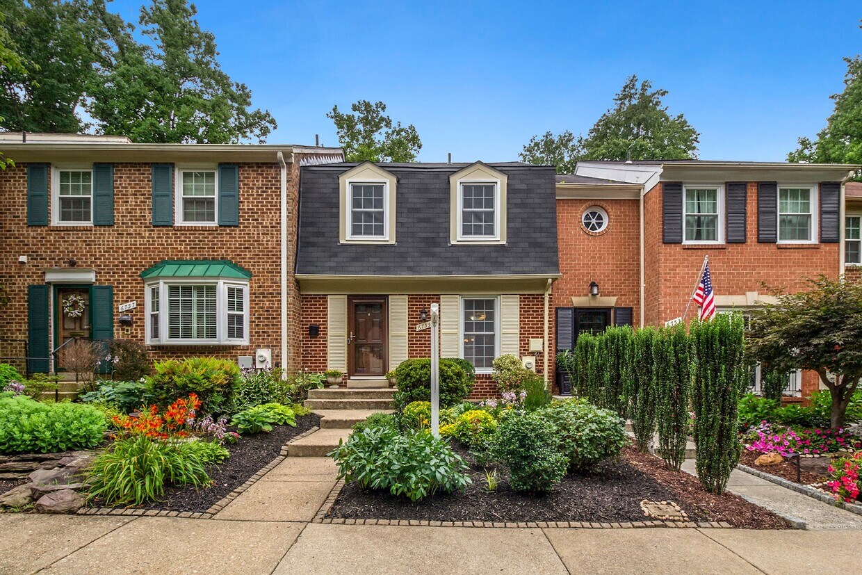 6755 Surreywood Ln, Bethesda, MD 20817 Townhome Rentals in Bethesda
