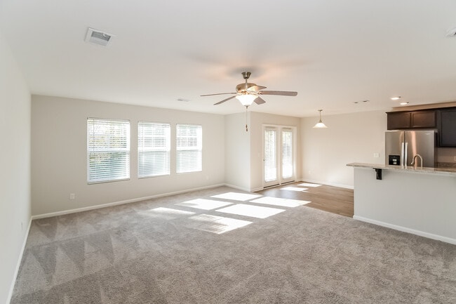 Building Photo - 1091 Autumns Wood Cir E
