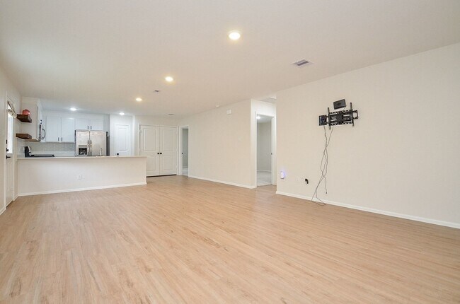 Foto del edificio - 305 Riverwood Village Ln