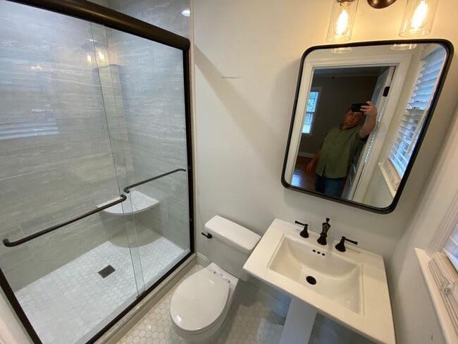 Building Photo - Amazing Brick 3 bedroom 2 bathroom rental ...