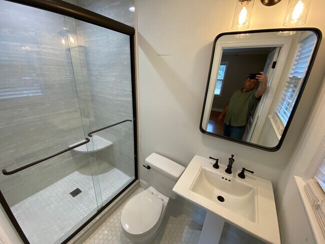 Foto del edificio - Amazing Brick 3 bedroom 2 bathroom rental ...