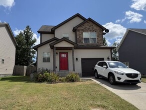 Building Photo - 541 Medallion Cir