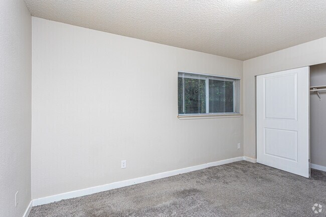 2 habitaciones, 1 baño - 730 pies cuadrados - Whispering Firs