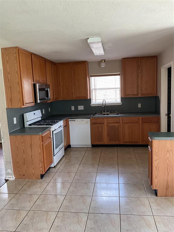 Building Photo - 3110 Meadow Bay Dr