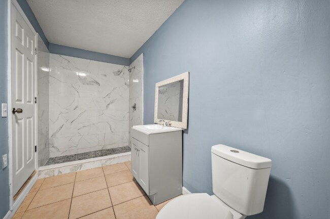 Foto del edificio - 304 Bernard Rd