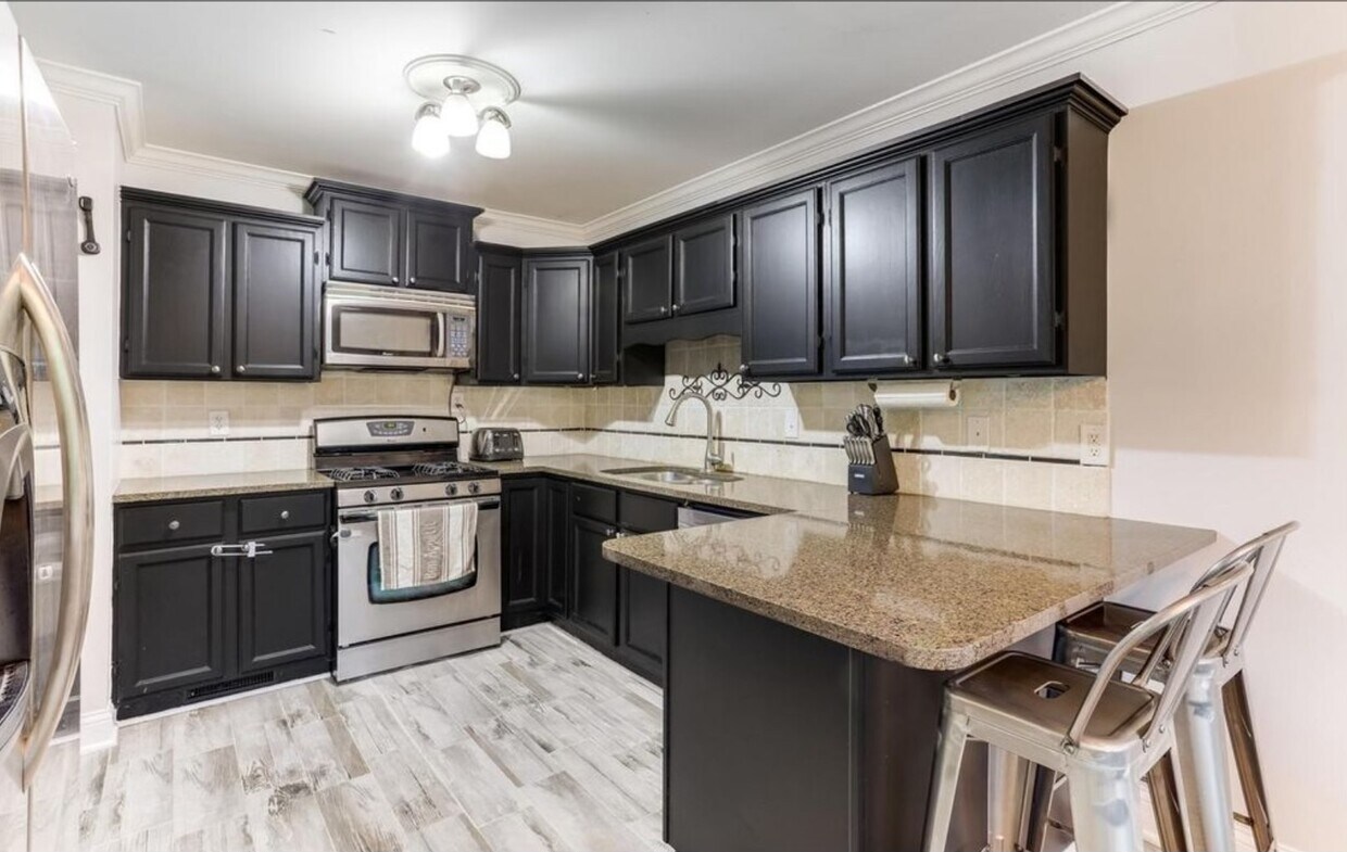 481 W South St, Lake Geneva, WI 53147 Townhome Rentals in Lake Geneva