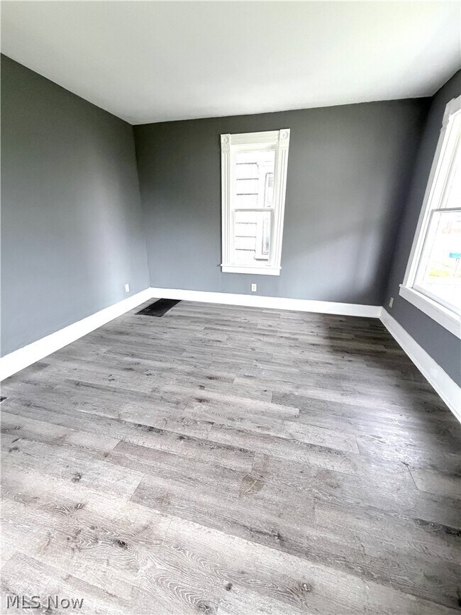 Building Photo - 1511 Stark Ave SW