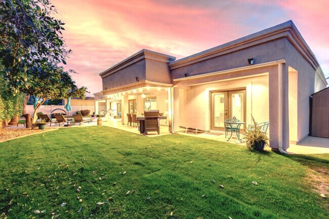 Building Photo - 6843 E Sheena Dr