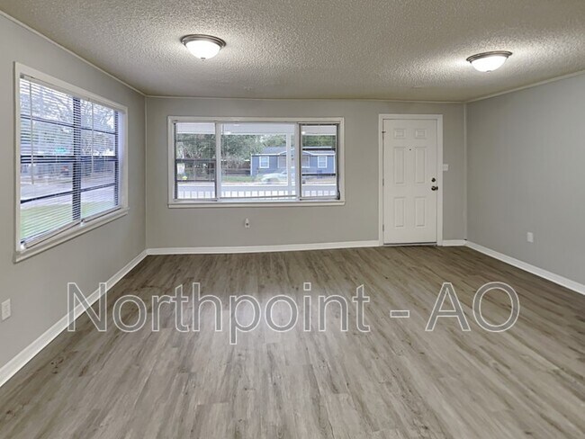 Foto del edificio - 1218 E Bougainvillea Ave