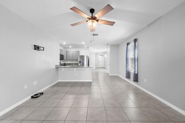 Building Photo - 17037 Oval Rum Dr