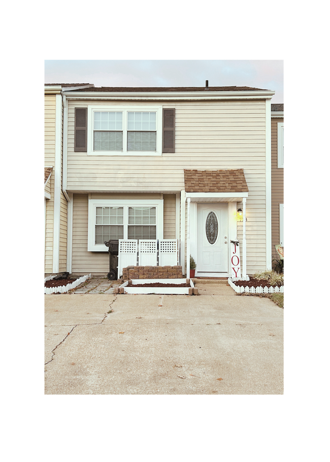 Photo - 718 Spence Cir Townhome