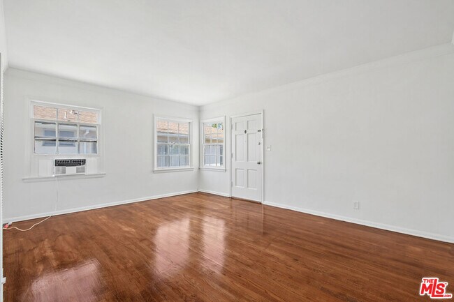 Foto del edificio - 1047 S Holt Ave