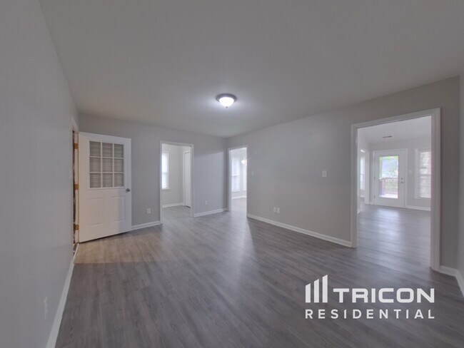 Foto del edificio - 5423 River Falls Dr