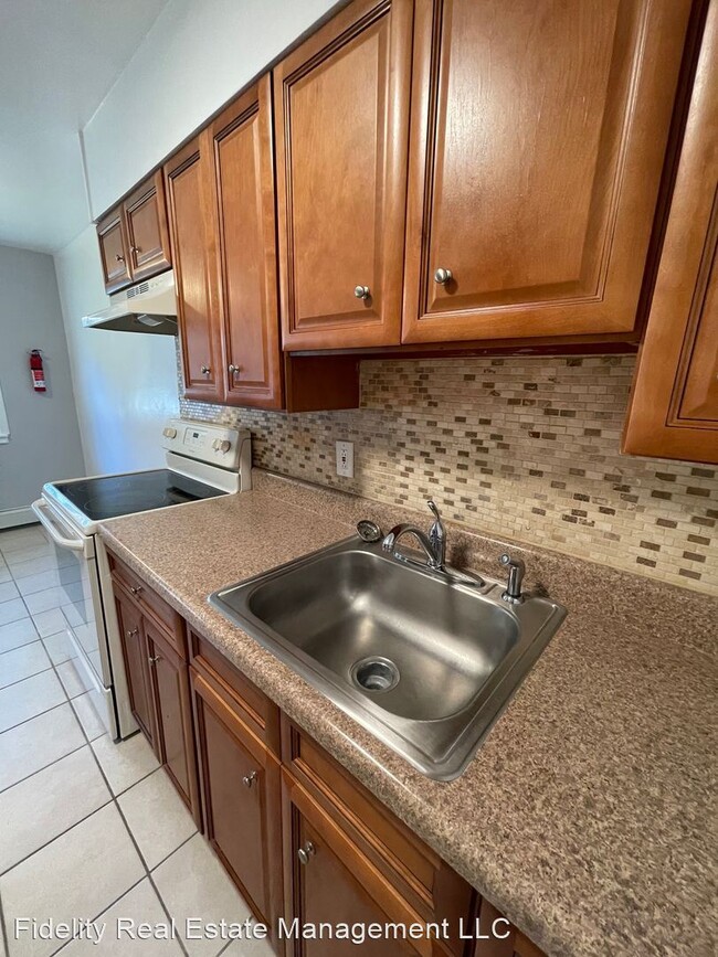 Foto del edificio - 1 br, 1 bath House - 35-7 Cedar Ln.